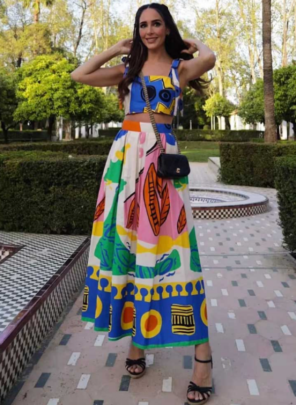 Rok panjang lipit bervolume